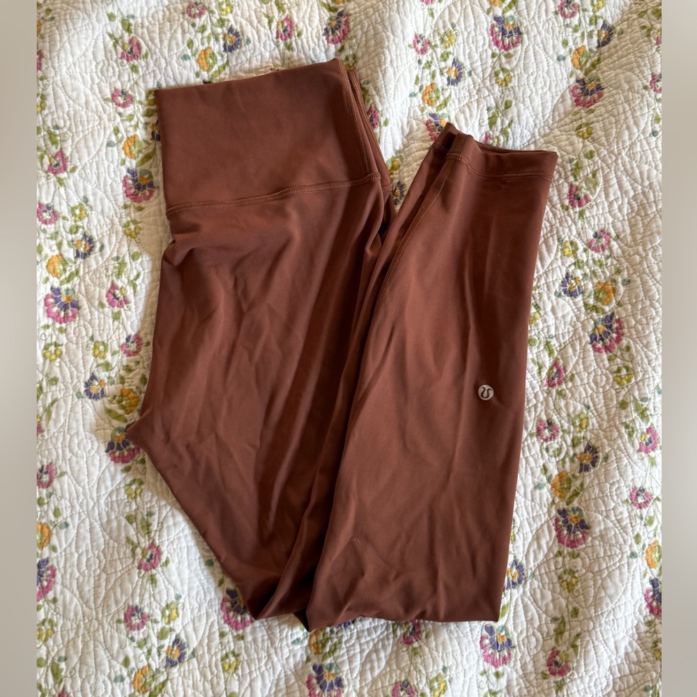 Lululemon Wunder Train 25 inch Roasted Brown
size 10
Worn once— Like New!